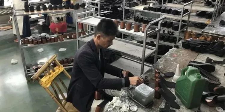 Dejing的凈??制鞋廠除臭劑，治理揮發(fā)性有機化合物(VOC)廢氣.jpg