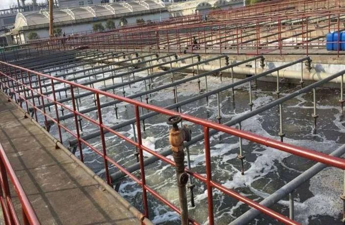 化工廠污水、污泥“臭氣熏天”遭投訴，該如何解決？